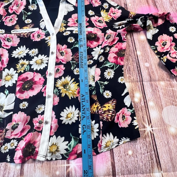 Elegant Floral Blouse - Black and Pink - Picture 5 of 10